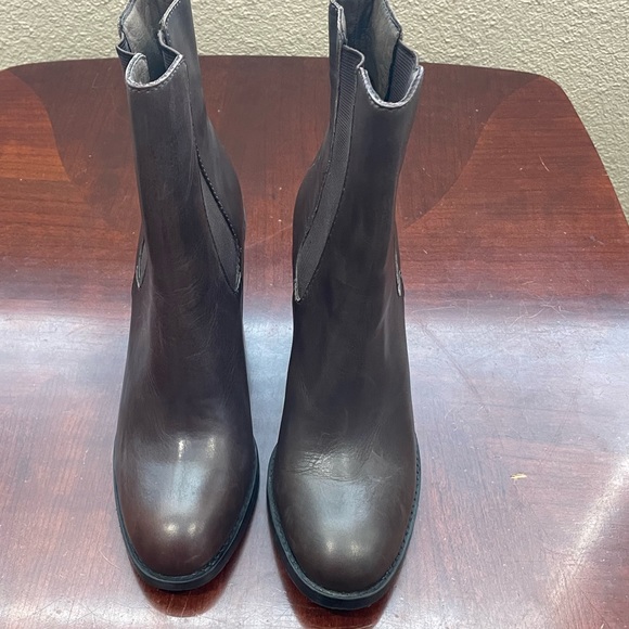 NEW Calvin Klein Maggie Chelsea Boots Heel Size 10 - Picture 3 of 10